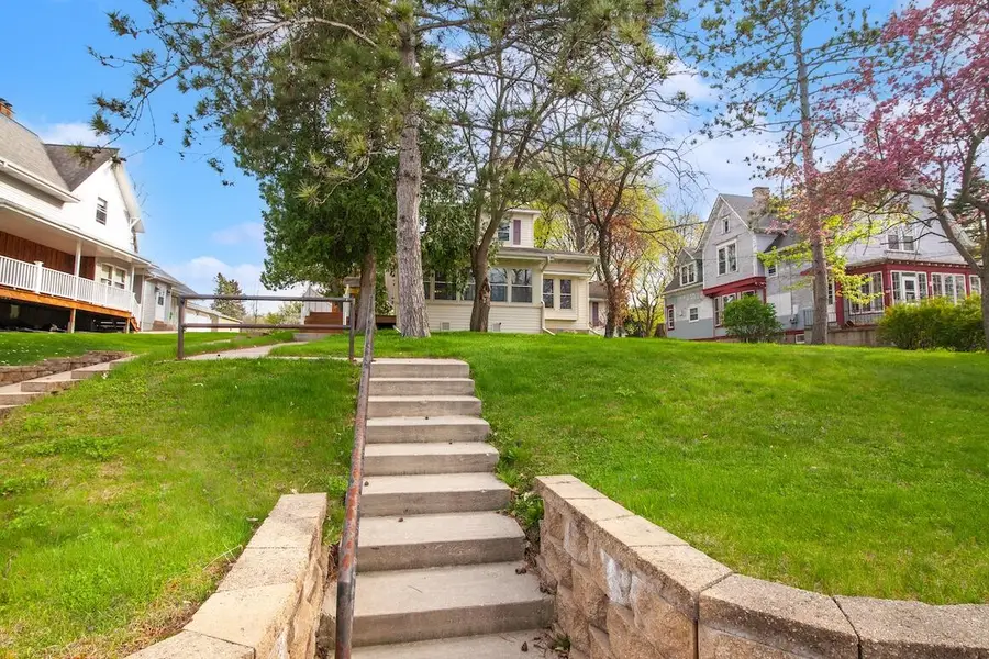 243 W Sumner St, Hartford, WI 53027 - #2