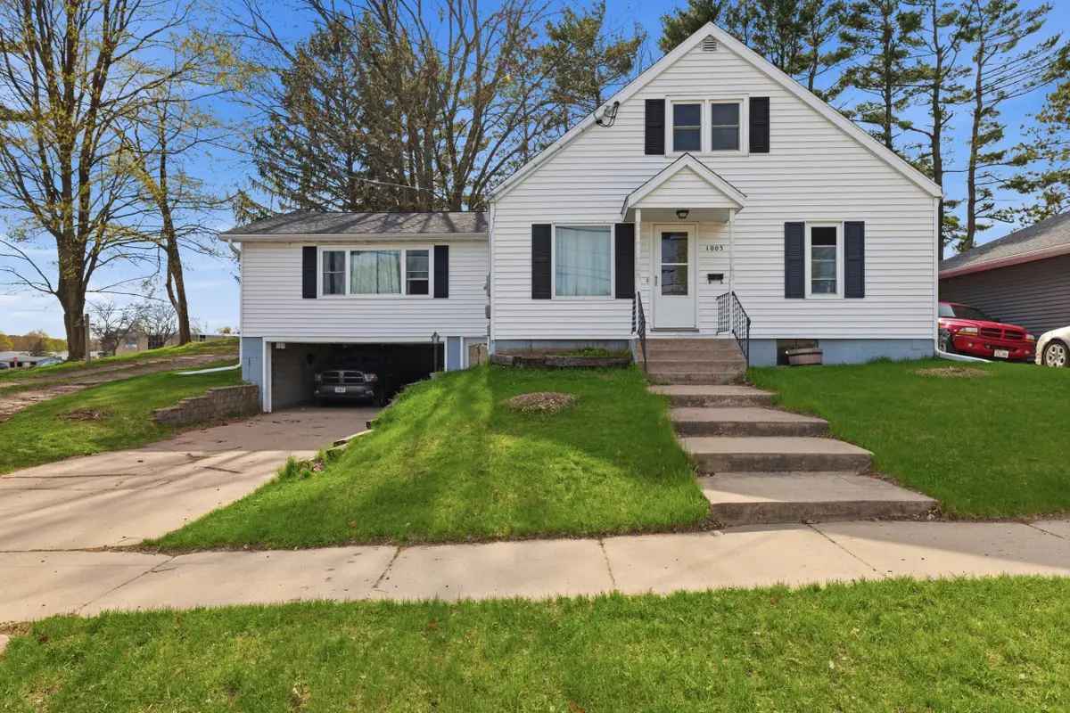 1003 N Main St, Marion, WI 54950 - #1