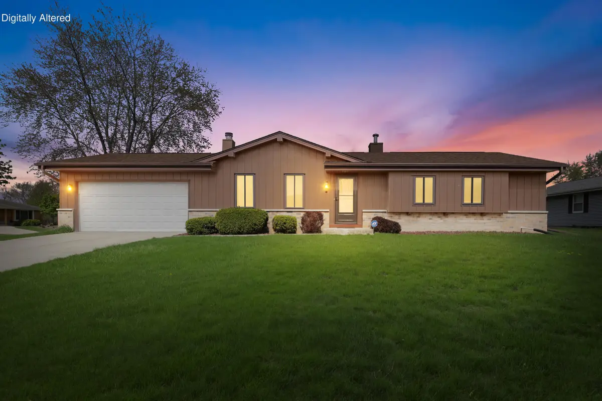 6967 S Tumblecreek Dr, Franklin, WI 53132 - #1