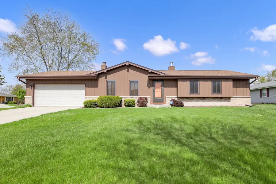 6967 S Tumblecreek Dr, Franklin, WI 53132 - #2