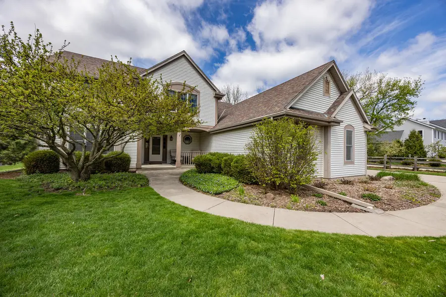 207 Woodlands Ct, Hartland, WI 53029 - #2