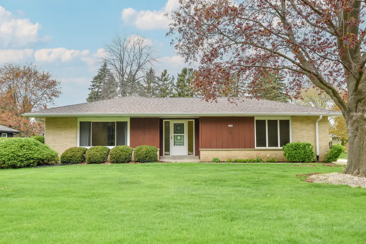 2789 Hillcrest Dr, Hartford, WI 53027 - #1