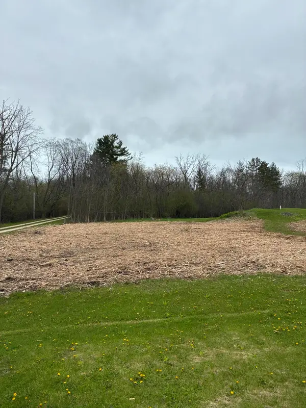 13930 N Riverland Rd, Mequon, WI 53097