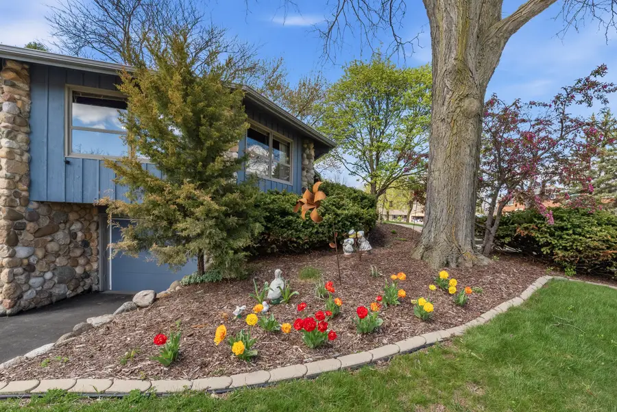 W169N8921 Hoyt Dr, Menomonee Falls, WI 53051 - #3