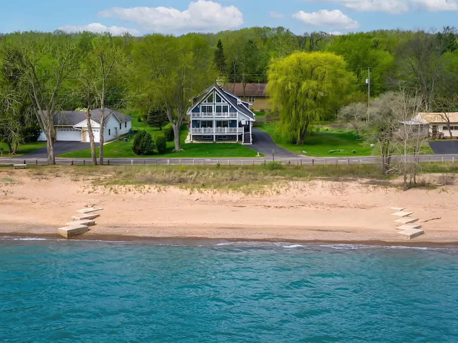 11024 Lakeshore Dr, Pleasant Prairie, WI 53158 - #2