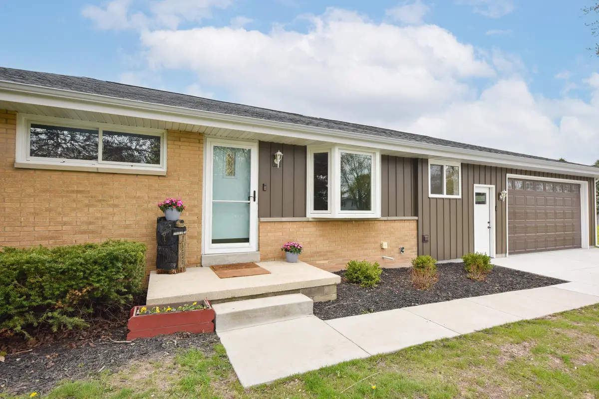 111 S Middle Rd, Belgium, WI 53004 - #1