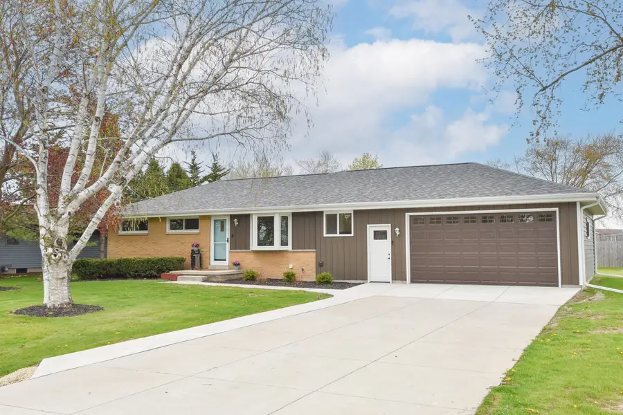 111 S Middle Rd, Belgium, WI 53004 - #2
