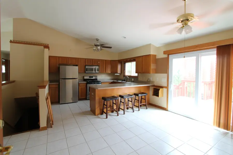 915 Park Cir, Union Grove, WI 53182 - #3