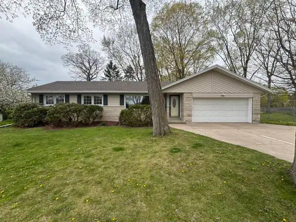 N50W16323 Pin Oak Ct, Menominee, WI 53051