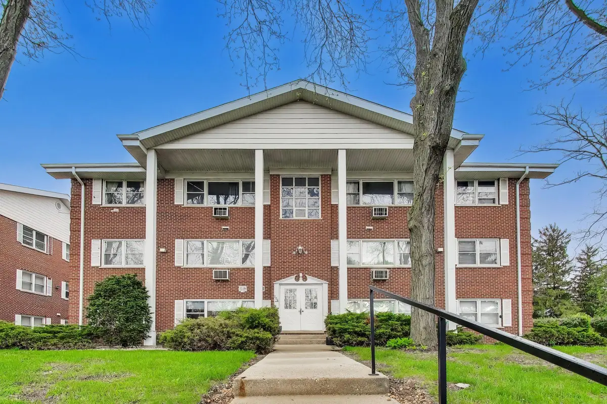 205 Country Club Dr, Lake Geneva, WI 53147 - #1