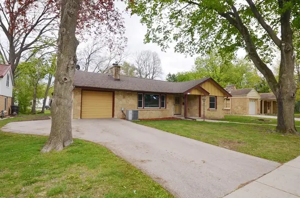 275 N Park St, Whitewater, WI 53190