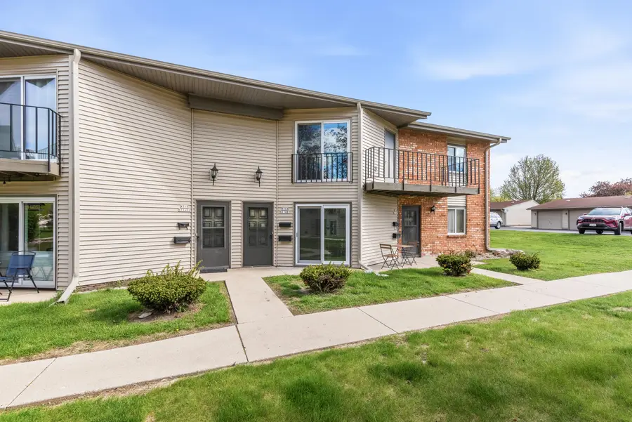 W168N11487 El Camino Dr, Germantown, WI 53022 - #2