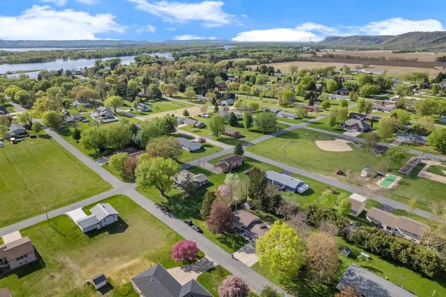 64 W 18th St, Buffalo City, WI 54622 - #2