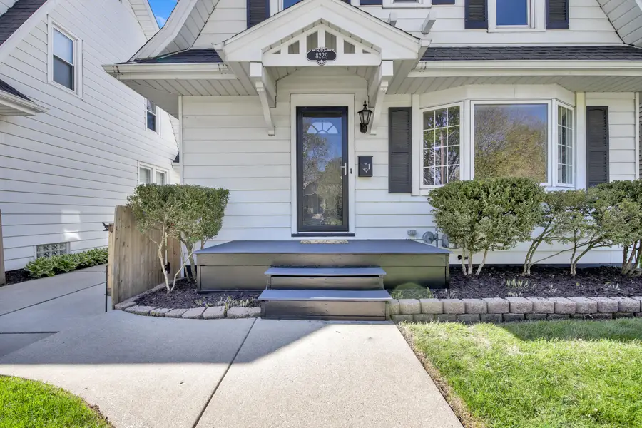 8229 Gridley Ave, Wauwatosa, WI 53213 - #2