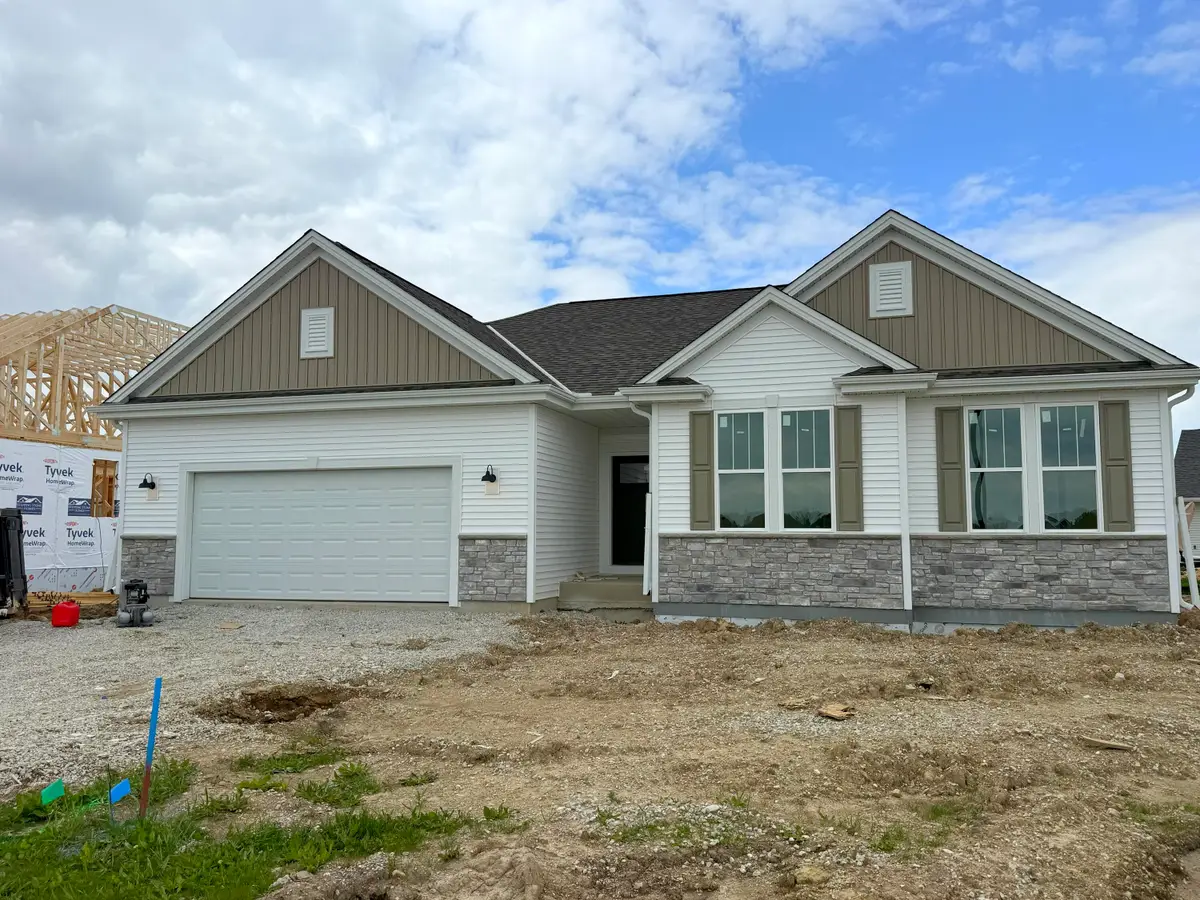 3708 Bishops Cap Dr, Franksville, WI 53129 - #1