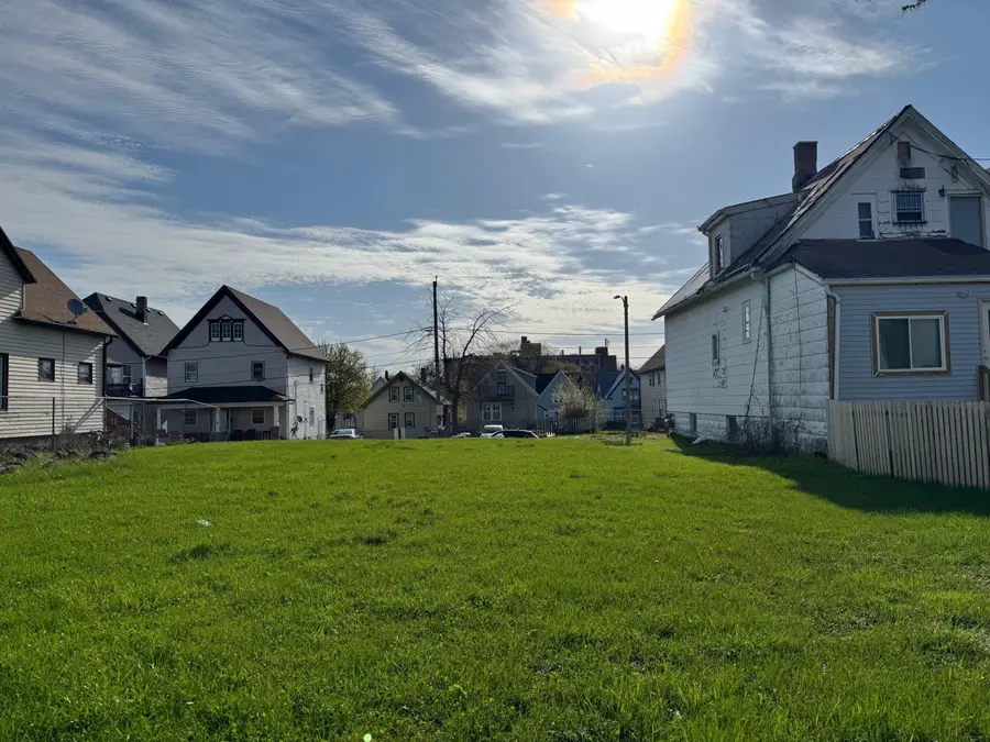 2833 N Hubbard St, Milwaukee, WI 53212 - #3