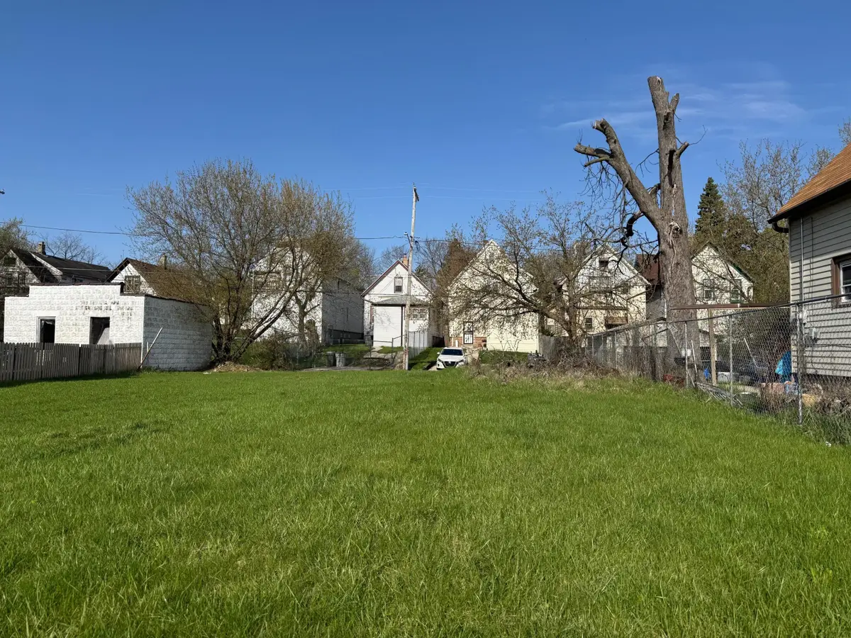 2837 N Hubbard St, Milwaukee, WI 53212 - #1
