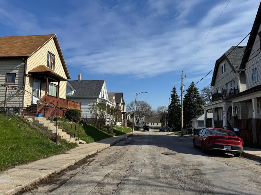 2837 N Hubbard St, Milwaukee, WI 53212 - #3