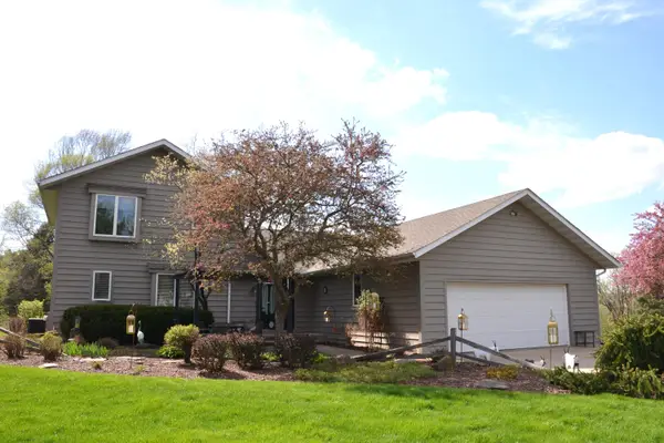 S79W29037 Frog Alley Rd, Mukwonago, WI 53149