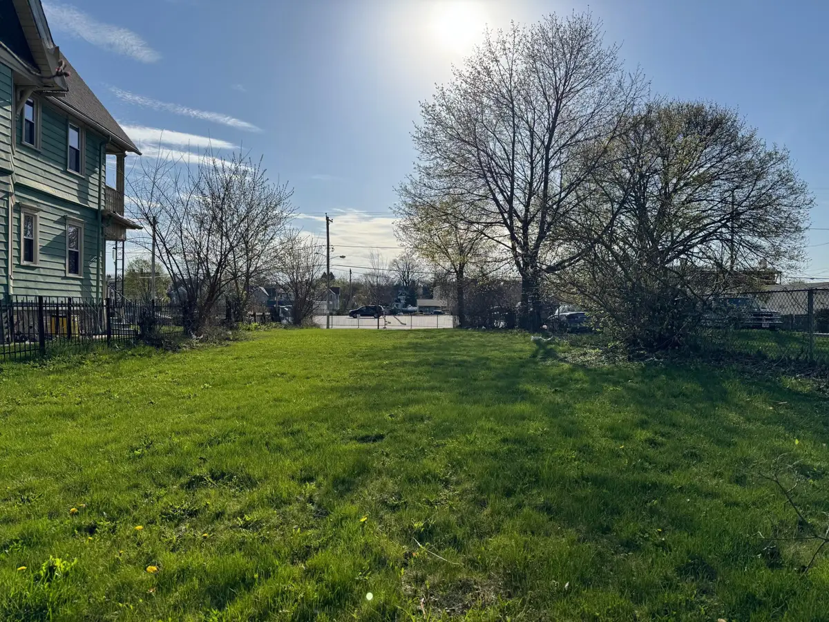 2528 N Vel R Phillips Ave, Milwaukee, WI 53212 - #1