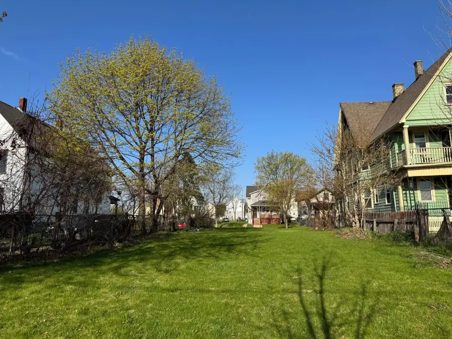 2528 N Vel R Phillips Ave, Milwaukee, WI 53212 - #2