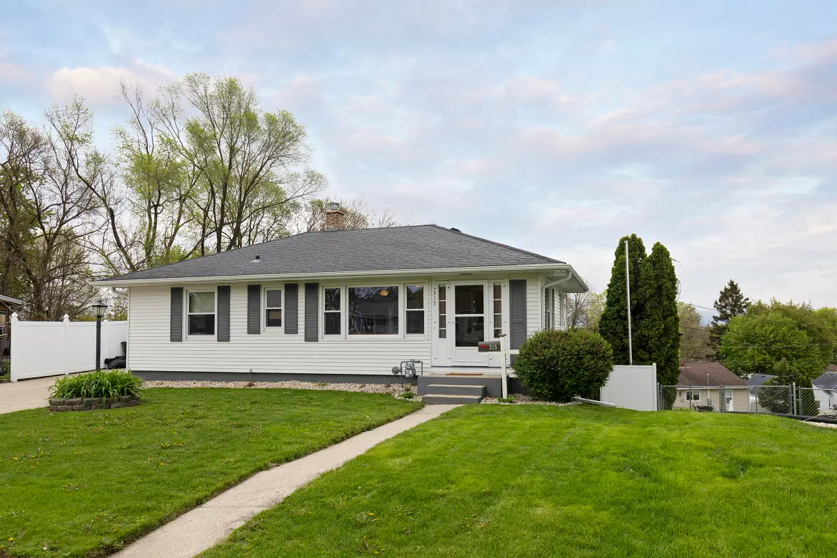 315 Hillcrest Dr, Fort Atkinson, WI 53538 - #1