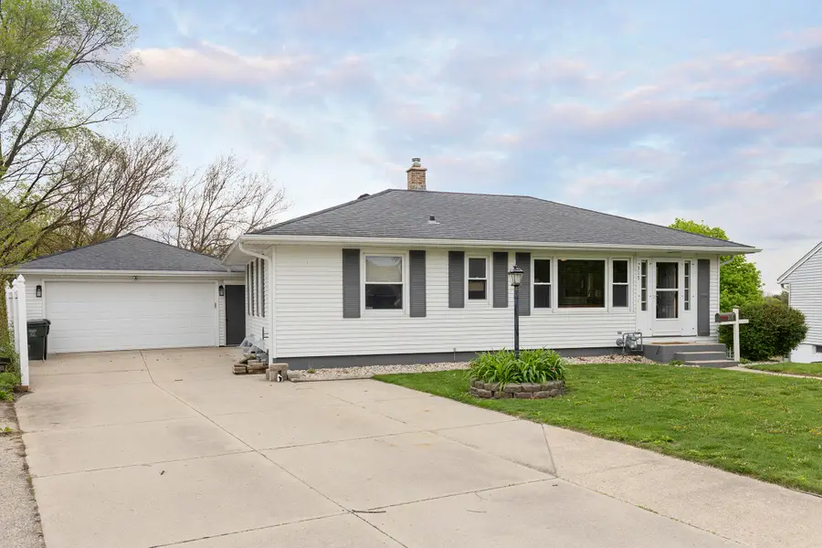 315 Hillcrest Dr, Fort Atkinson, WI 53538 - #2