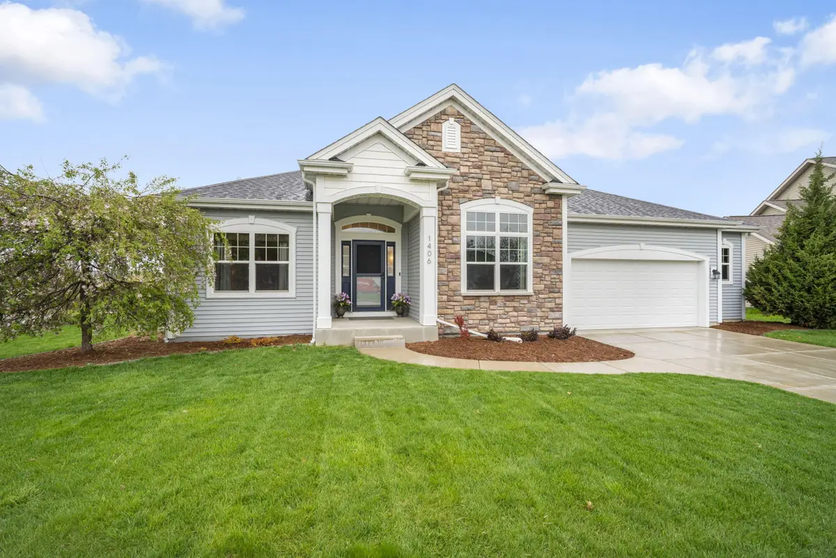 1406 Mockingbird Ct, Oconomowoc, WI 53066 - #1