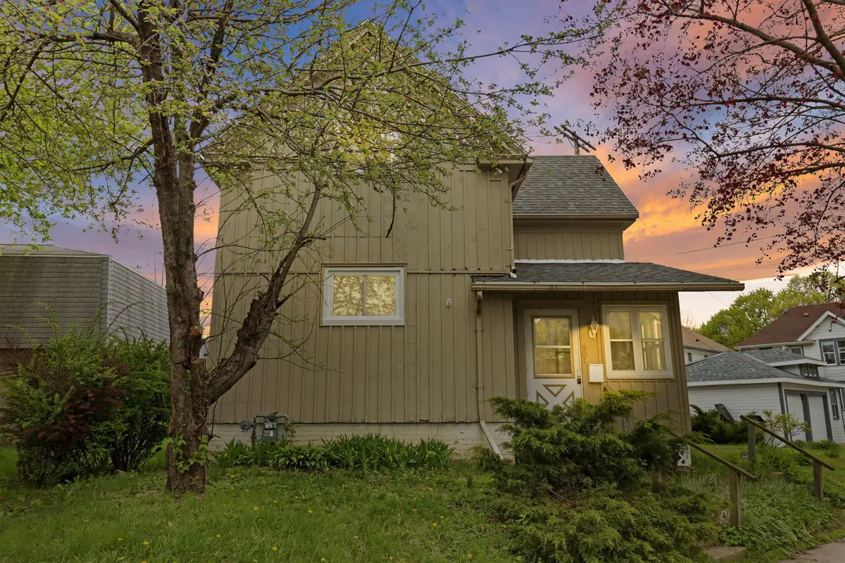 907 Chicago St, Racine, WI 53405 - #1