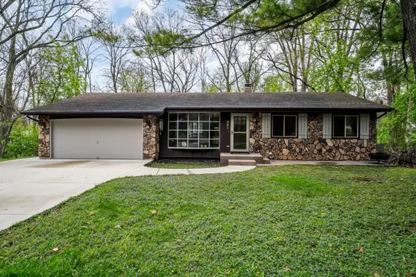 251 Frost Dr, Williams Bay, WI 53191