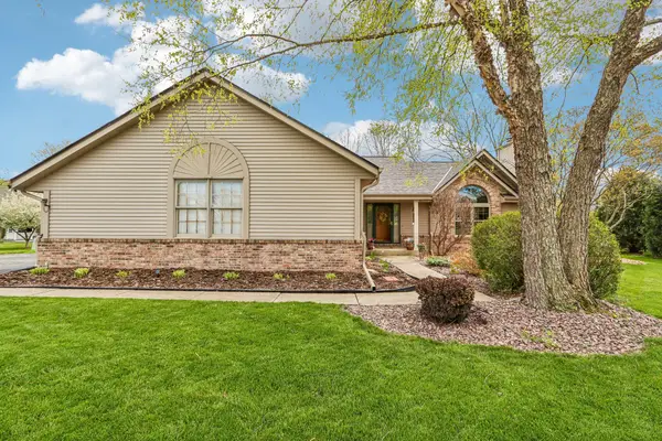 N53W15415 Balsam Dr, Menomonee Falls, WI 53051