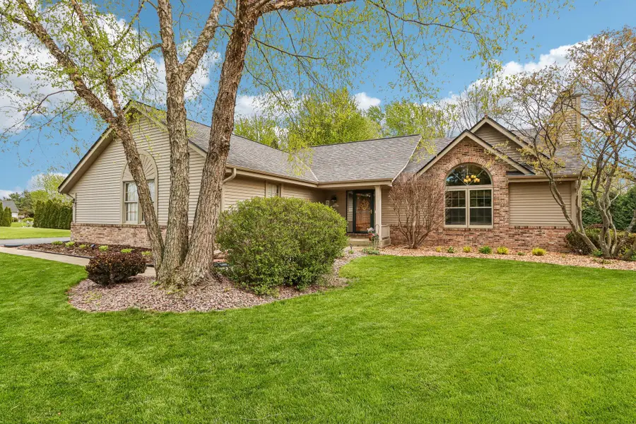 N53W15415 Balsam Dr, Menomonee Falls, WI 53051 - #2