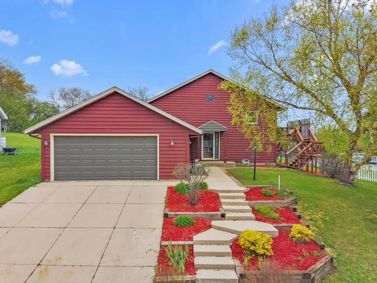 408 Dunford Dr, Burlington, WI 53105 - #1