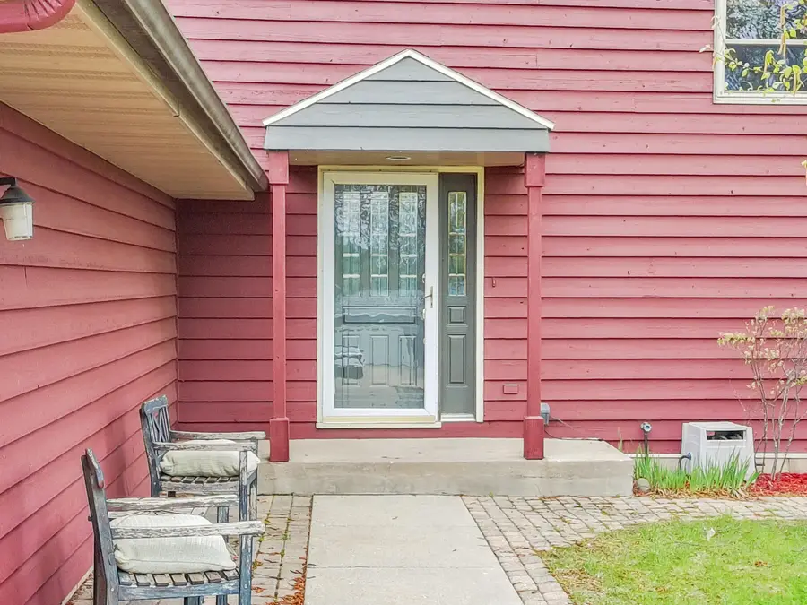 408 Dunford Dr, Burlington, WI 53105 - #3