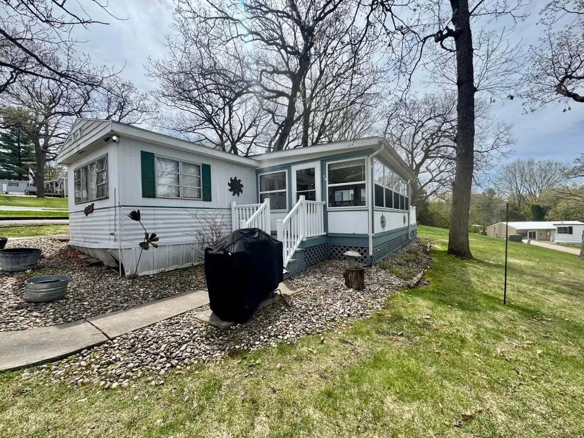 W1325 Spring Grove Rd, Green Lake, WI 54971 - #1