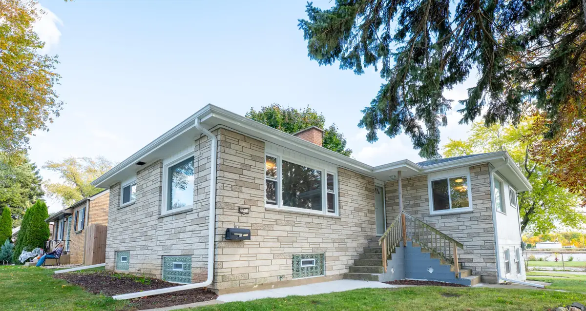 2701 4th Ave, South Milwaukee, WI 53172 - #1