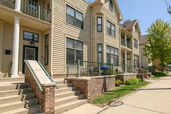 902 E Brady St, Milwaukee, WI 53202