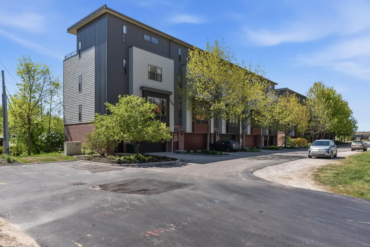 301 Mill Reserve Dr, Waukesha, WI 53188 - #1