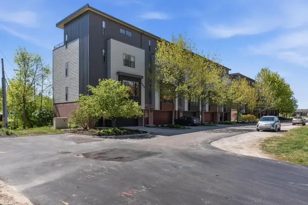 301 Mill Reserve Dr, Waukesha, WI 53188