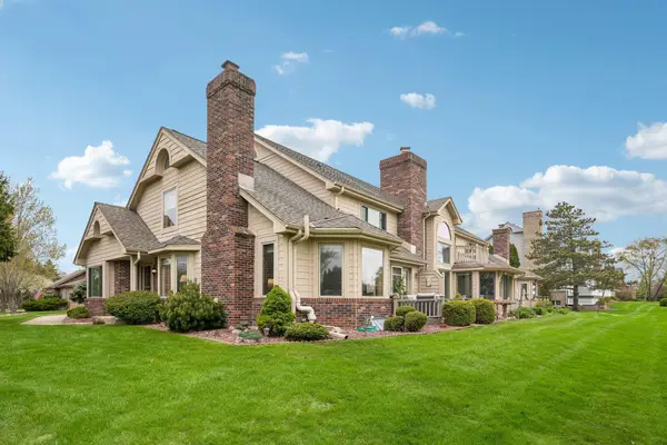 7402 W Twin Oaks Ct, Franklin, WI 53132