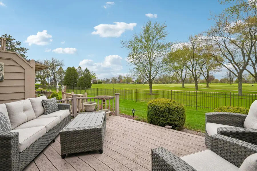7402 W Twin Oaks Ct, Franklin, WI 53132 - #2