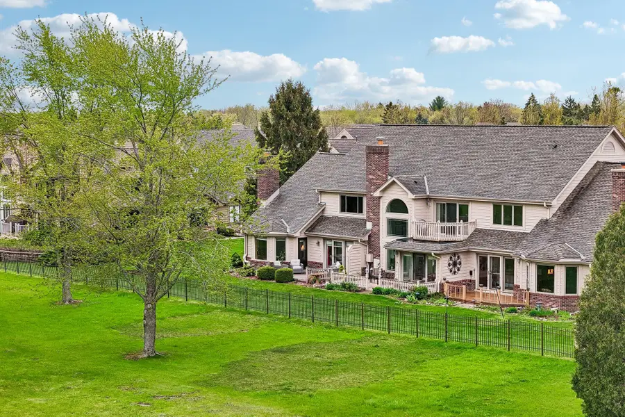 7402 W Twin Oaks Ct, Franklin, WI 53132 - #3