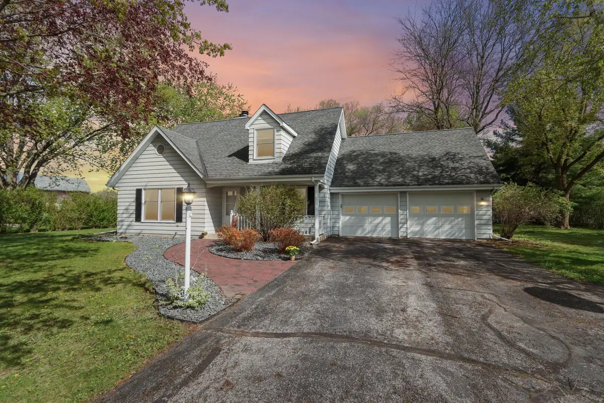 S76W23210 Woodland Ct, Vernon, WI 53103 - #1