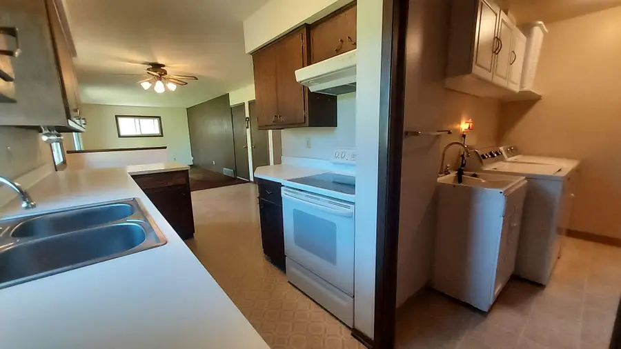 8030 S Waring Dr, Oak Creek, WI 53154 - #2
