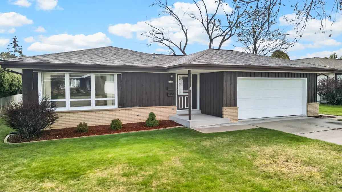 2749 N 31st Pl, Sheboygan, WI 53083 - #1