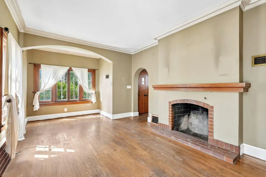 5758 N Santa Monica Blvd, Whitefish Bay, WI 53217 - #2