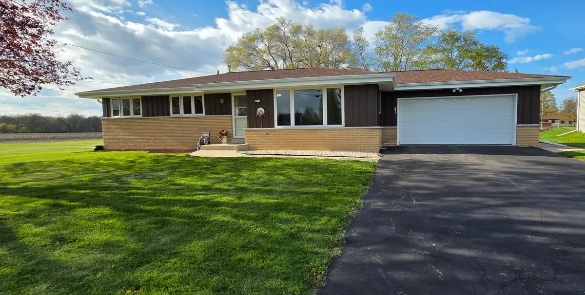 3360 E Oakwood Rd, Oak Creek, WI 53154 - #1