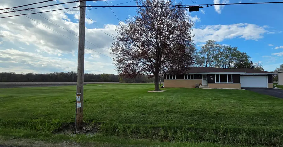 3360 E Oakwood Rd, Oak Creek, WI 53154 - #3