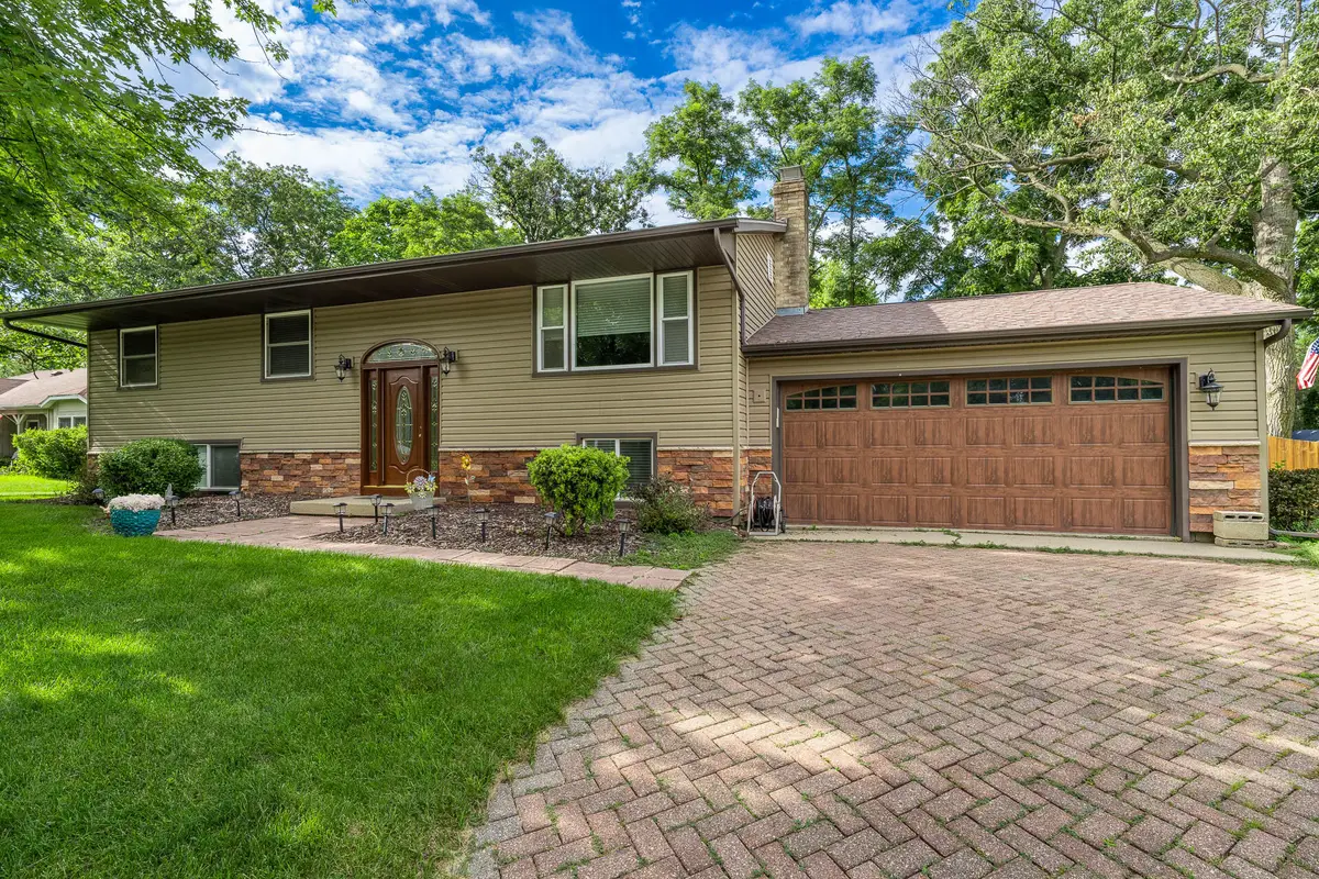 501 Sue Ann Dr, Lake Geneva, WI 53147 - #1