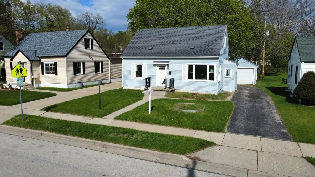 173 Walton Ave, Waukesha, WI 53186 - #1
